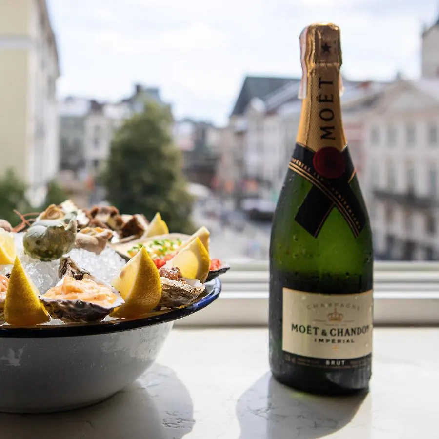Szálloda Oysters & Bubbles Gastro Hotel. Rynok Square Lviv
